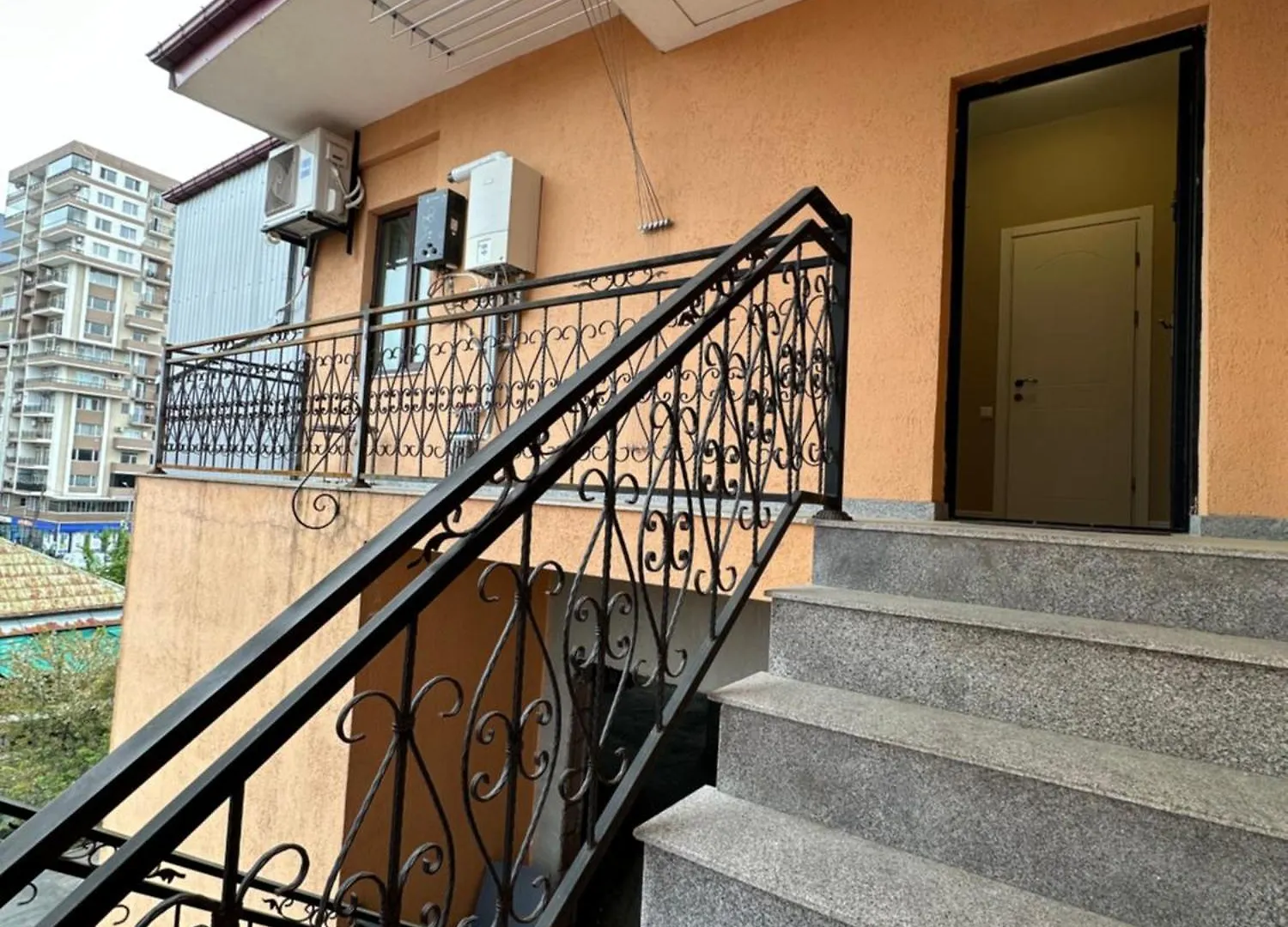 Welcoming Terrace In Batumi Lejlighed